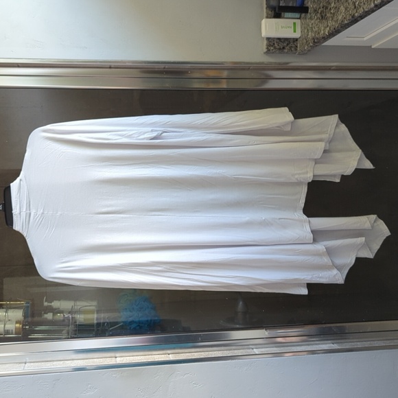 NWOT IN'VOLAND White Lightweight Cardigan - Picture 8 of 11